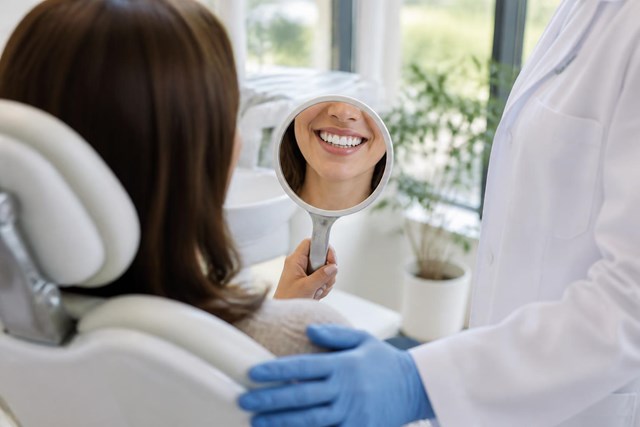 Recupera tu sonrisa con nuestro tratamiento de estética dental y carillas en Pontevedra - Imagen 1