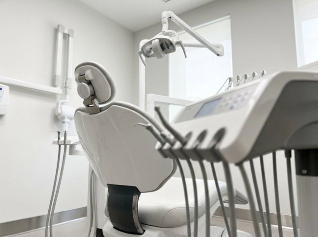 Vuelve a sonreír con nuestra rehabilitación dental completa en Pontevedra - Imagen 1